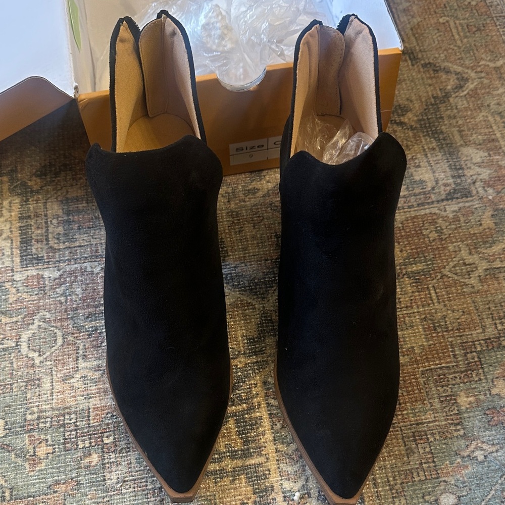 Elegant Black Ankle Boots
